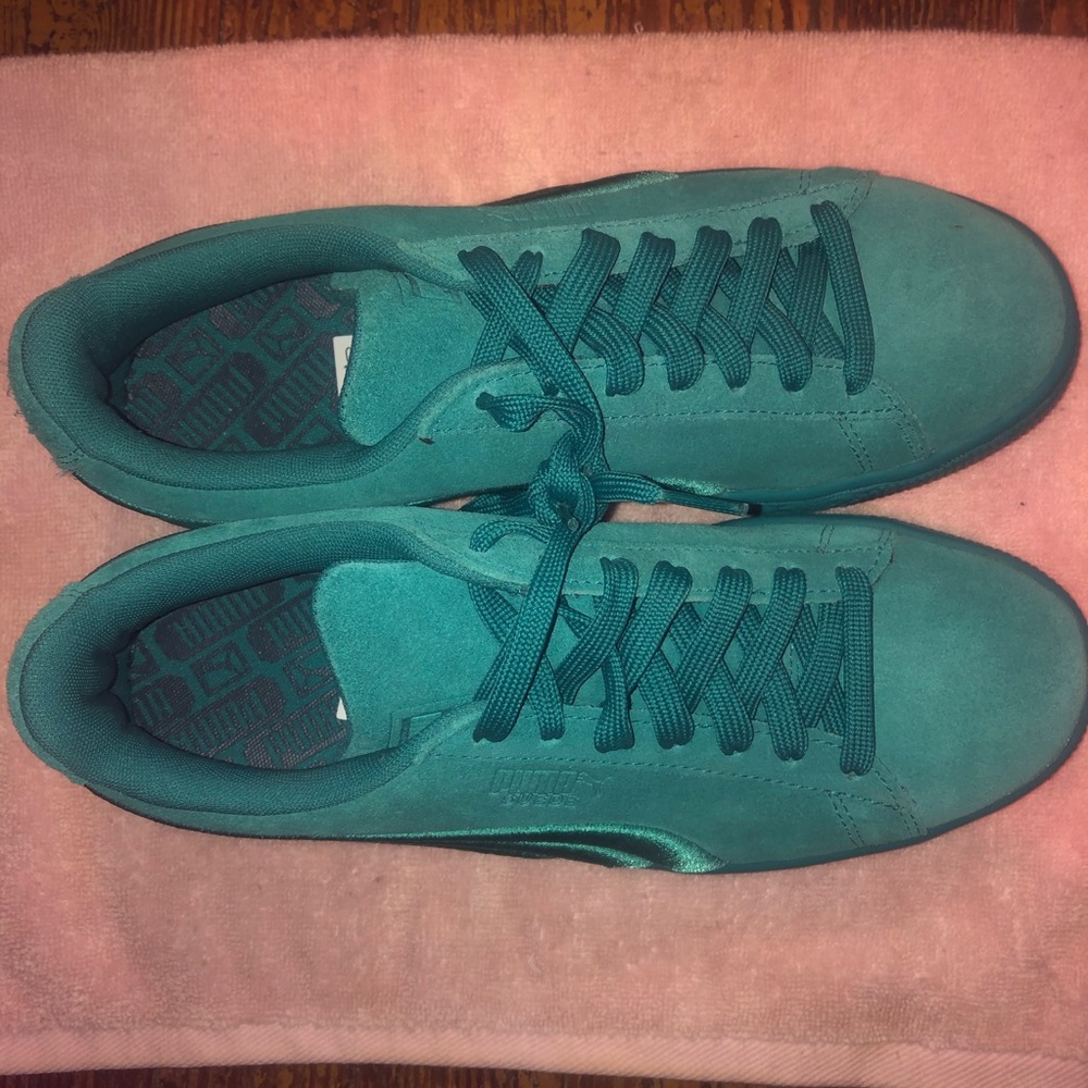 UNISEX TURQUOISE SUEDE PUMA SNEAKERS SZ M8/W10